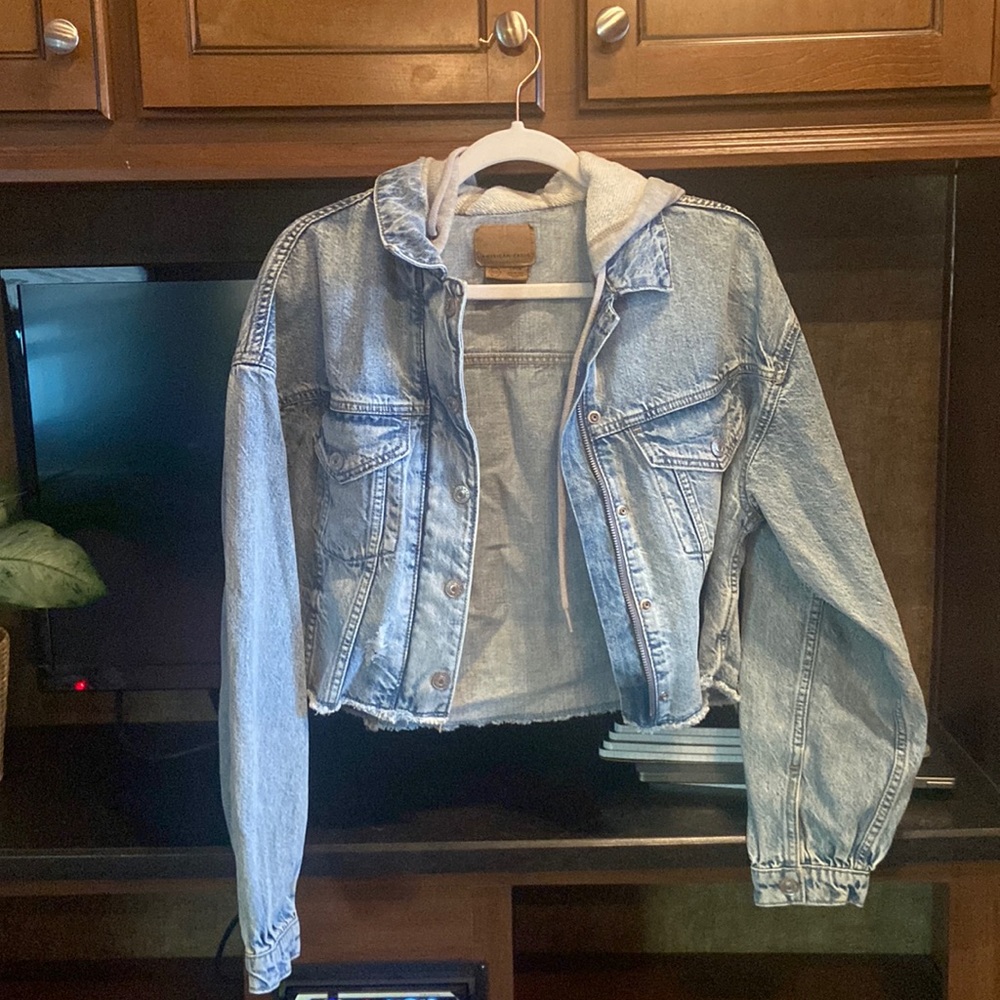 American Eagle cropped jean jacket